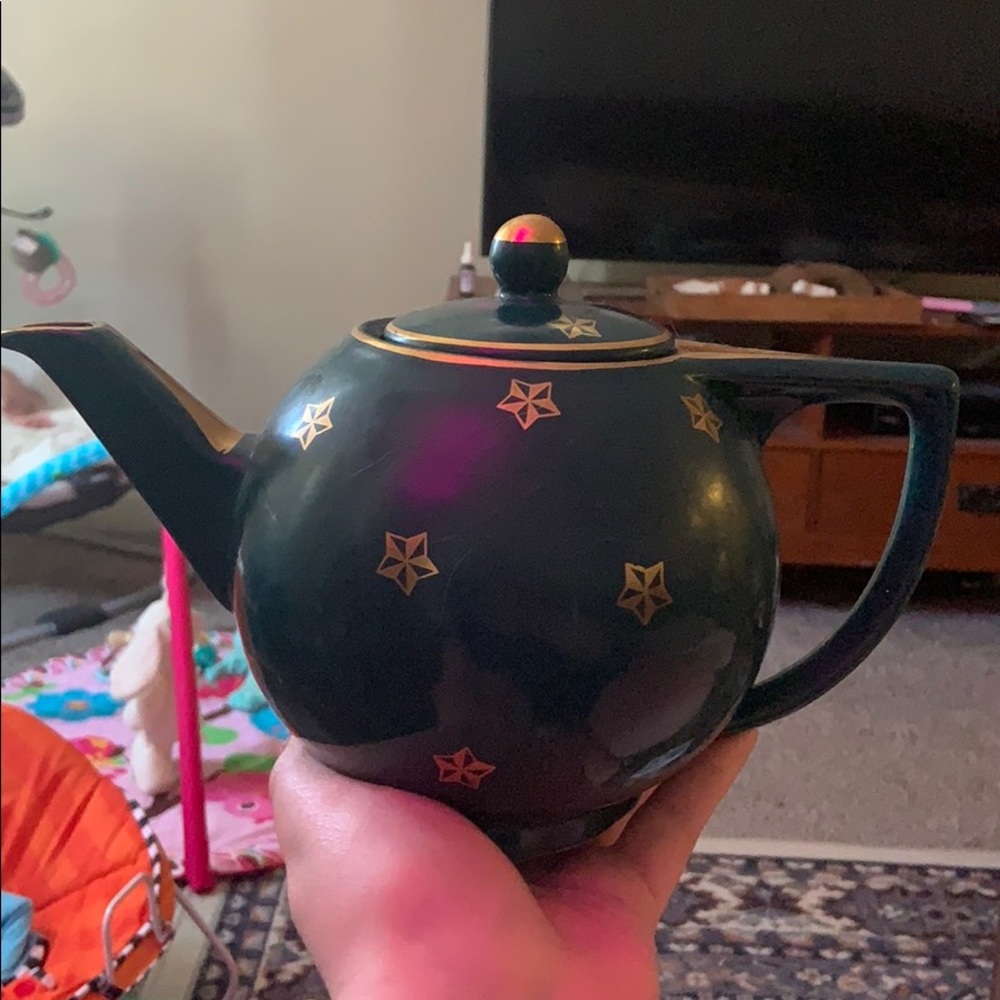 Vintage teapot “hall”